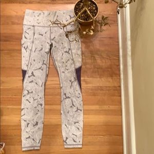 Athleta leggings with pockets